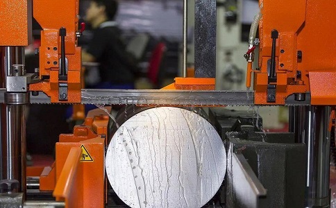 紫金立式金属带锯床切削出现跑带故障解决方法！